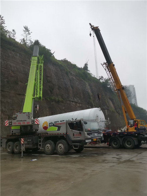 辽源市“不怕风雨冻”—— 吊车的 “恶劣环境适应” 技术